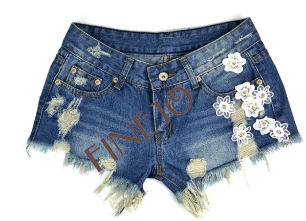 SHORT COM APLIQUE DE FLORES